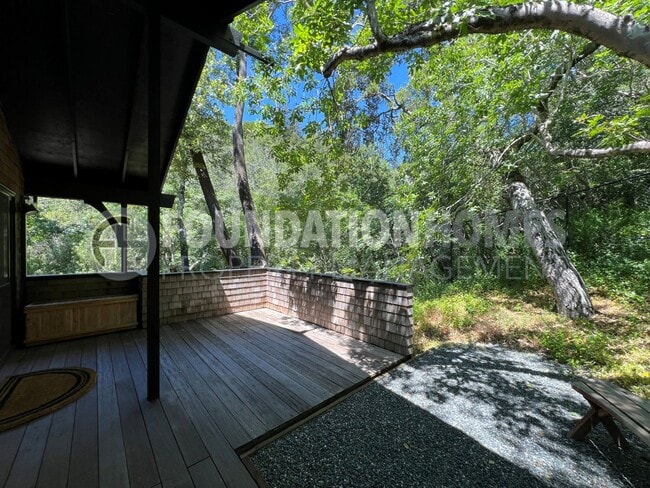 Building Photo - Picturesque 1BR/1BA Ross Cottage!  A/C! Al...