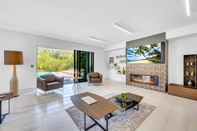 Building Photo - 1430 S Ocean Dr