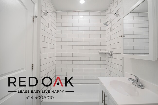 Building Photo - 1611 Oak St