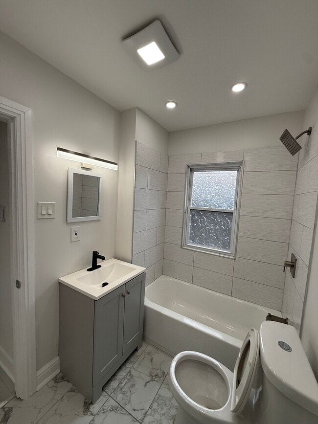 Building Photo - 2011 Grey Ave