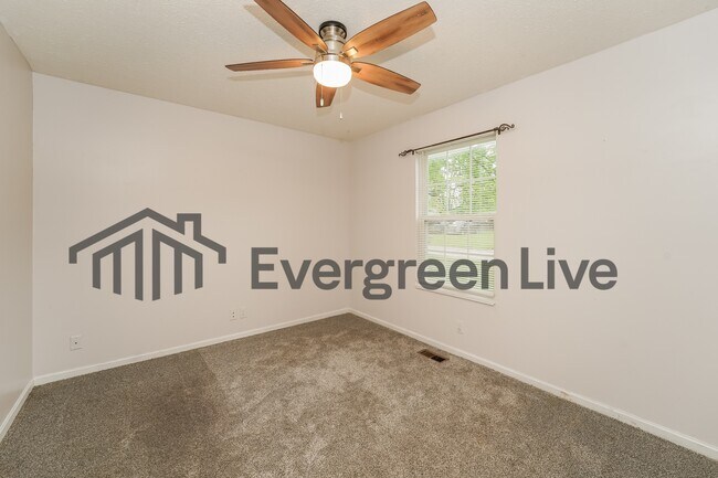 Building Photo - 33966 Harding Ave