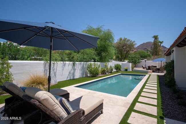 Building Photo - 4440 E Camelback Rd
