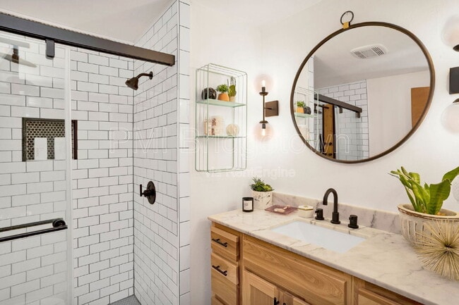 Building Photo - 11735 SW Butte Ln