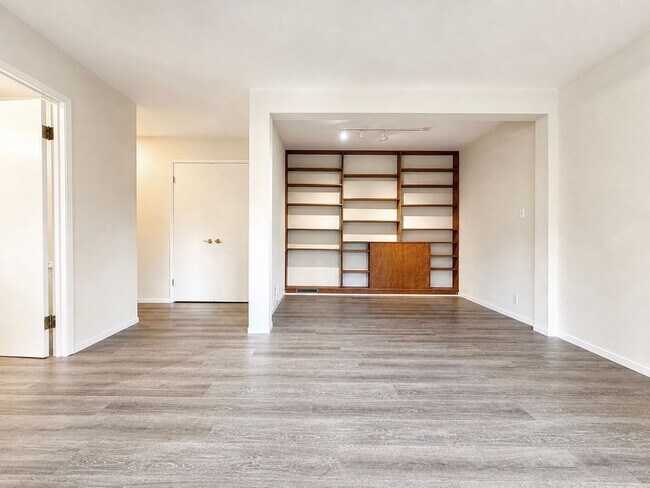 Building Photo - Refined Piedmont Residence with Timeless Mid-Centry Appeal