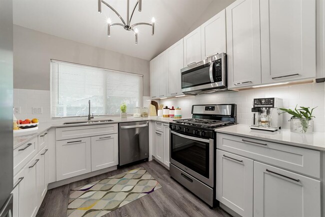 Building Photo - 10429 Firethorn Ln