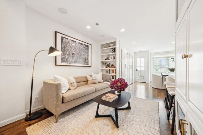 Building Photo - NOB HILL TOWNHOME FOR RENT - $13,000/mo