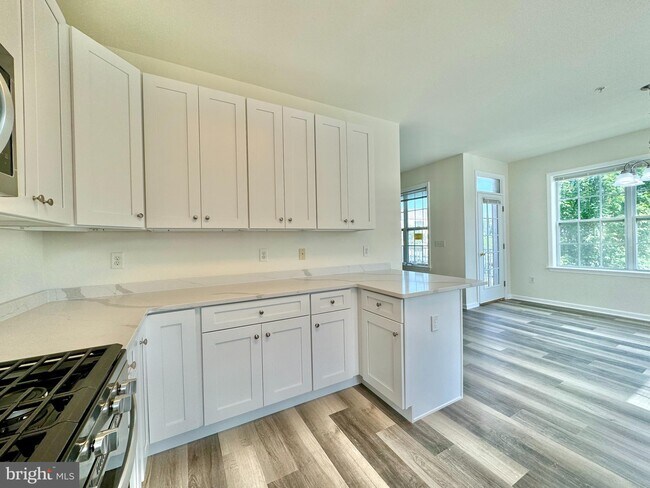 Building Photo - 921 Timberlake Dr