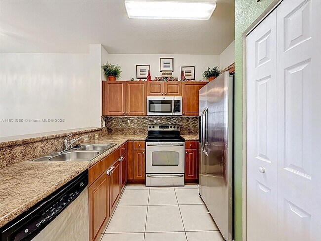 Building Photo - 2935 SE 1st Dr