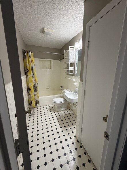 Building Photo - 107 Hartley Dr