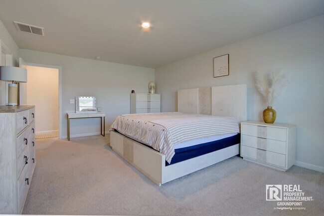 Building Photo - 214 Honey Horn Dr