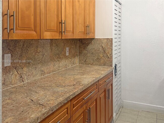 Building Photo - 1245 W 24th St