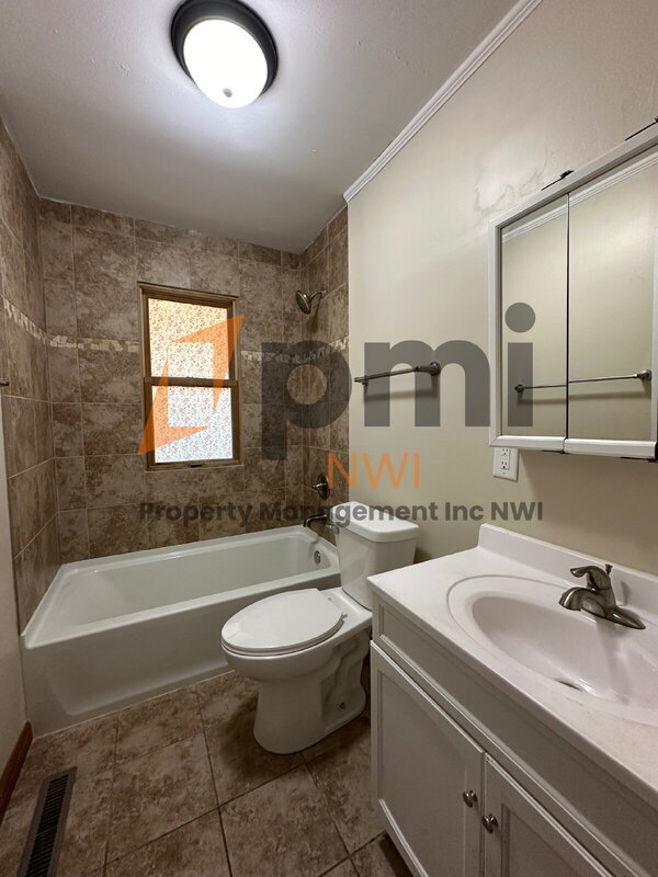 Building Photo - 202 E 250 S