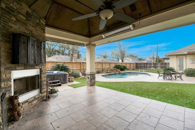 Building Photo - 1611 Lynnview Dr