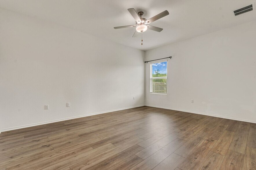 Building Photo - 15401 Poppy Petal Dr