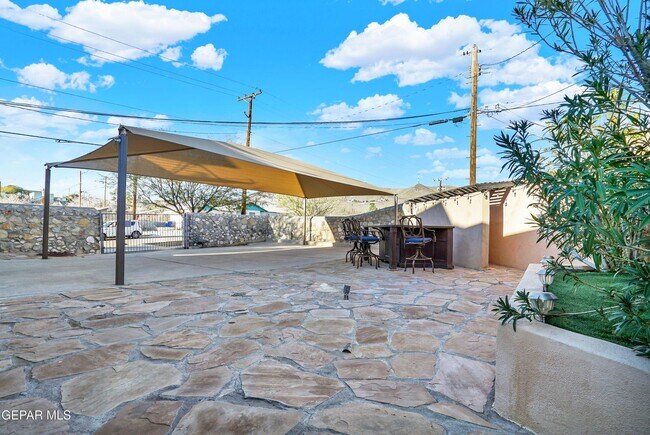 Building Photo - 2316 N Campbell St