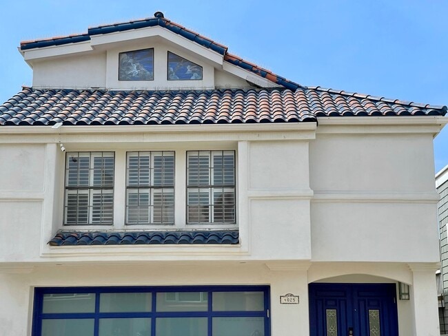 Building Photo - 4025 Ocean- MFR