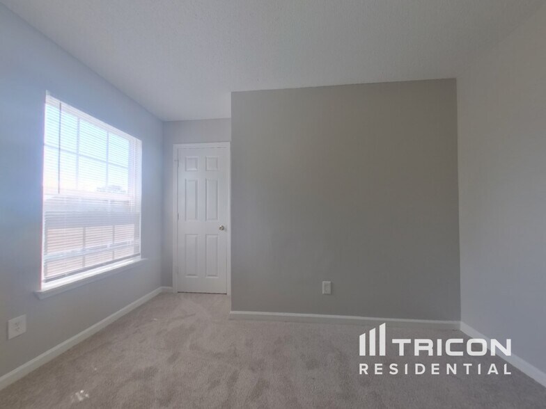 Building Photo - 225 Meyer Ln