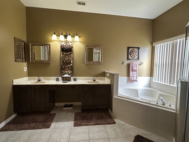 Building Photo - 2548 Aster Cove Ln