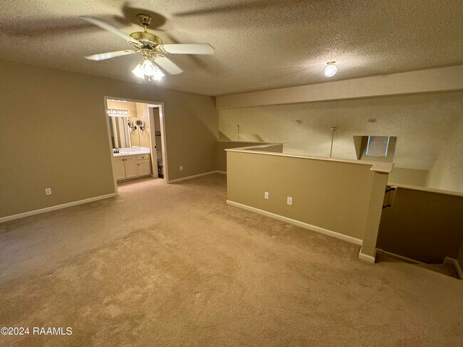 Building Photo - 109 Sugarcreek Dr