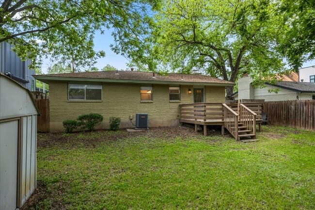 Building Photo - 1717 Bluebonnet Ln