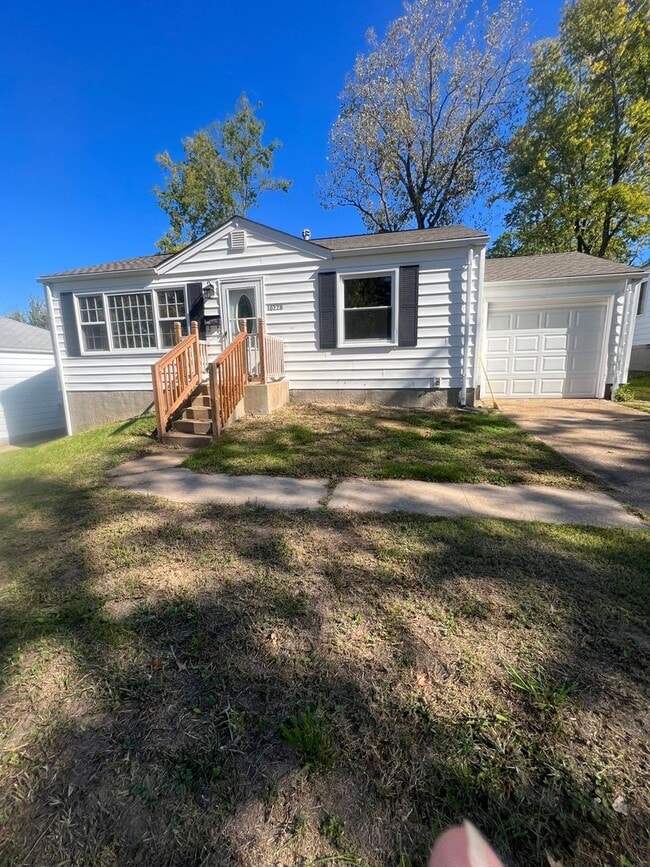 Primary Photo - 3 Bedroom One Bath House in Bissell Hills ...