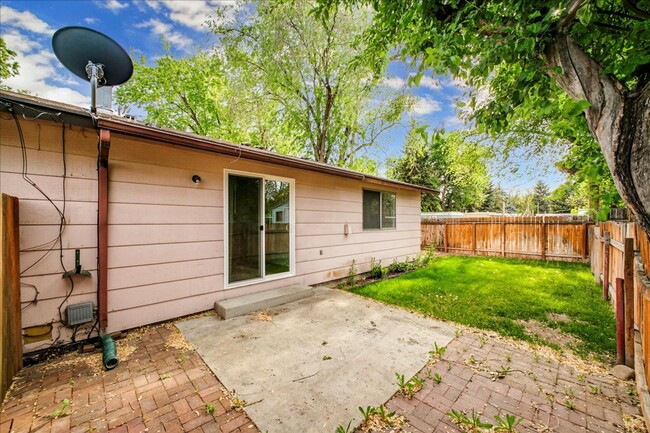 Building Photo - Cute Boise Bench Duplex!