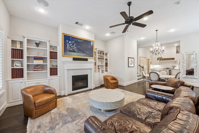 Building Photo - 4415 Marina St