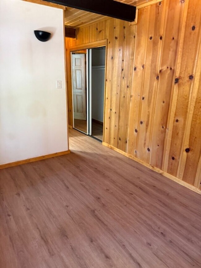 Building Photo - 3Bd 2Ba home located in a quiet neighborho...