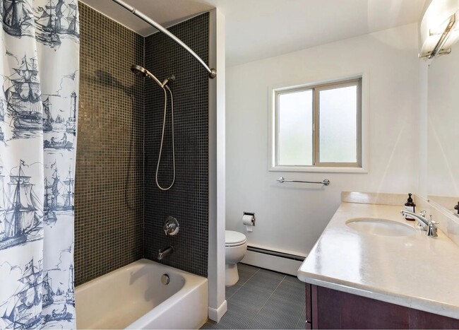 Building Photo - Amazing West Hills Condo! W/S/G + Heat inc...