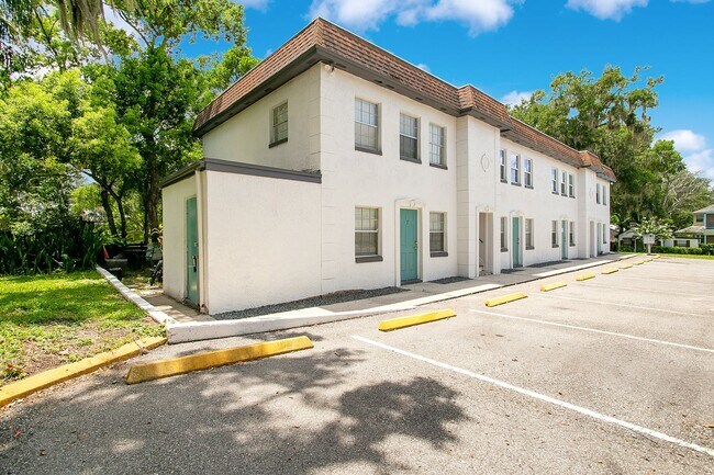 Interior Photo - The Garden Apartments | 1 & 2 Bedroom Apar...