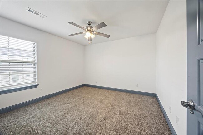 Building Photo - 240 Vicks Cir