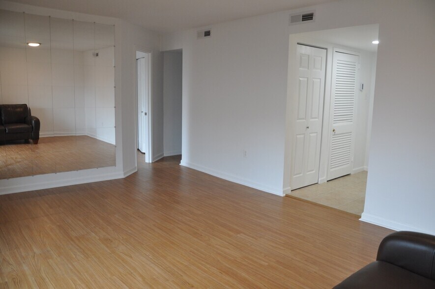 Building Photo - 1300 Army Navy Dr