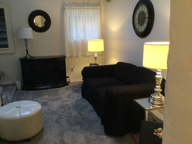 Building Photo - Charming Cottage in Newportville