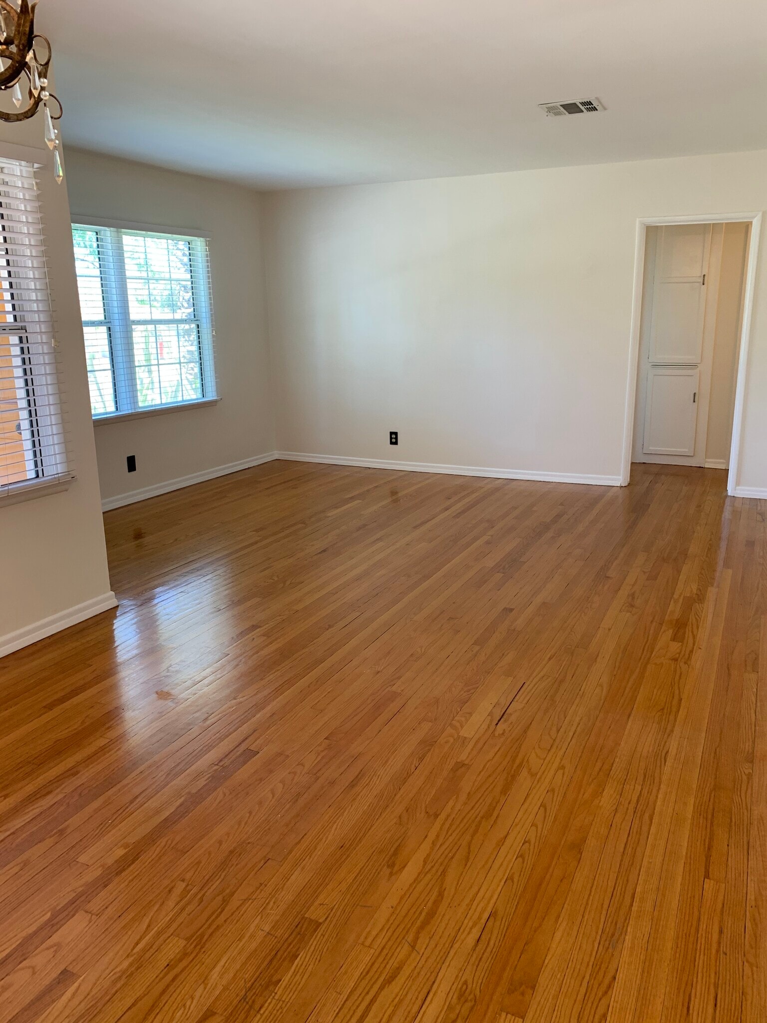 Living room - 10760 Russett Ave