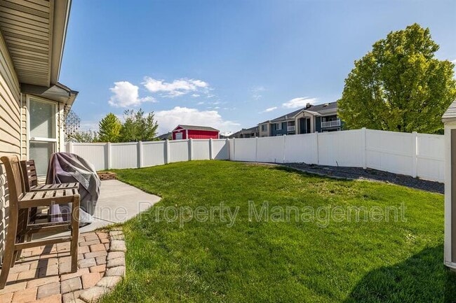 Building Photo - 702 Durham Dr