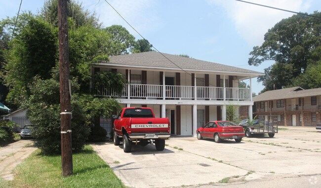 Building Photo - 312 East Dr