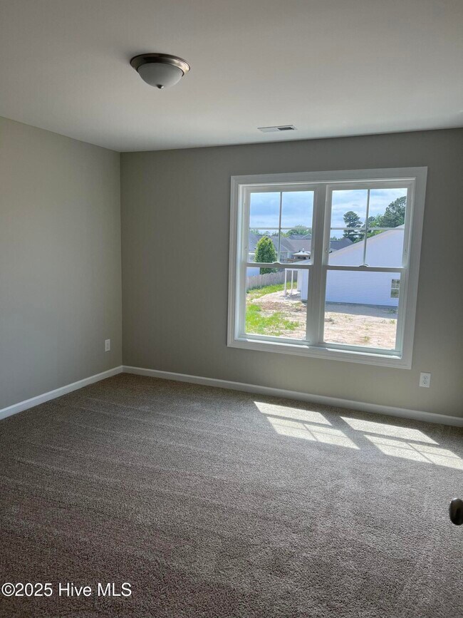 Building Photo - 821 Sarah Rebecca Dr