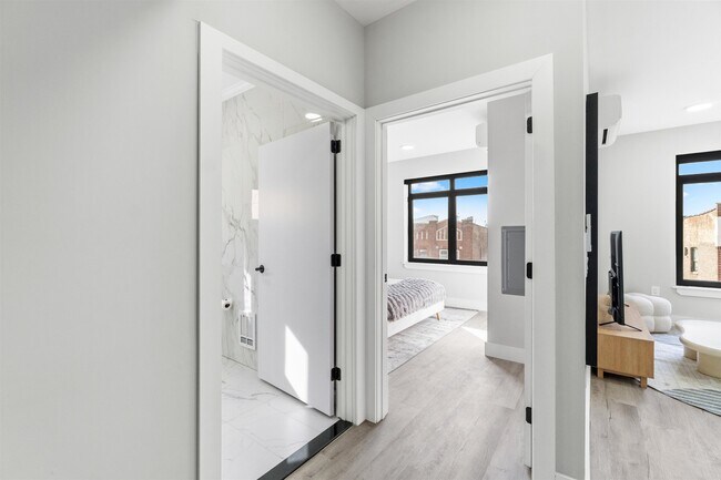 Building Photo - 80 Romaine Ave