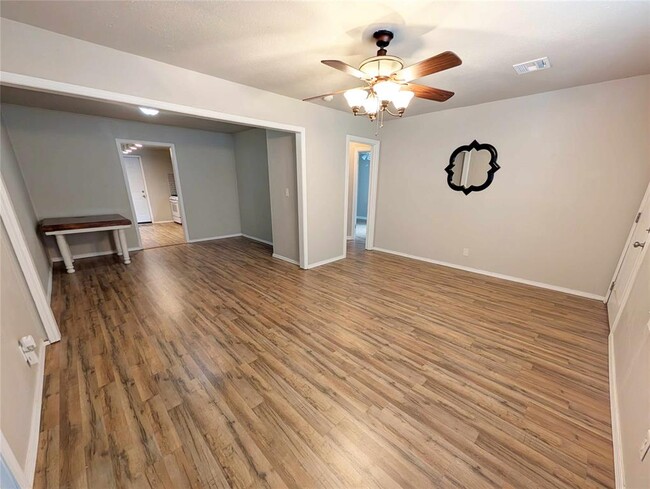 Building Photo - 217 E Douglas Dr