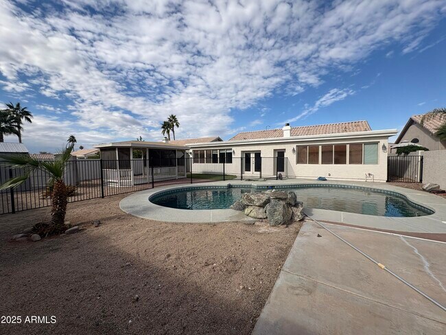 Building Photo - 6121 E Hermosa Vista Dr