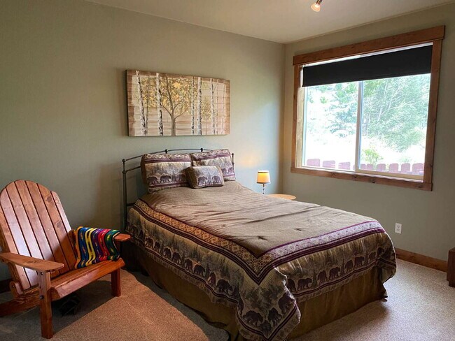 Building Photo - "Spacious 4-Bedroom Retreat with 3 Full Ba...
