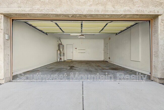 Building Photo - 2346 N Monticello Dr