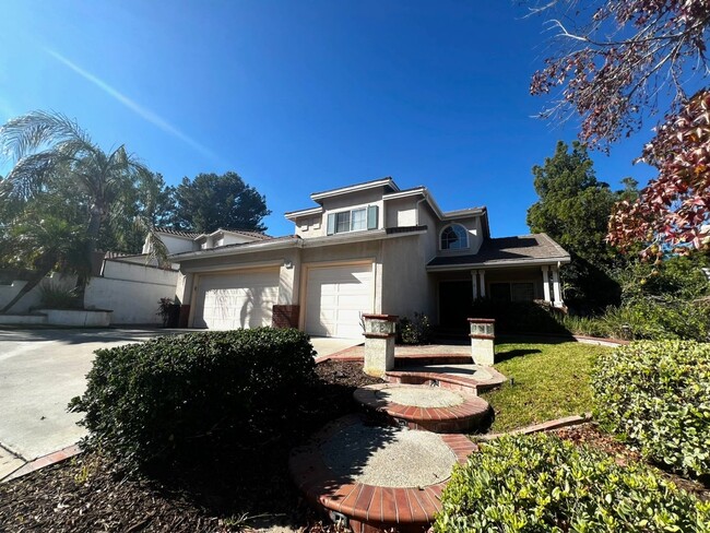 Building Photo - **3 Bedroom + Den & 3 bathroom Pool Home w...