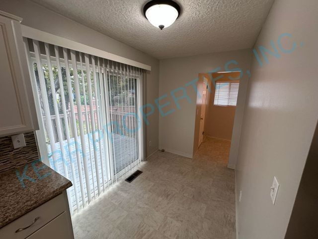 Building Photo - Spacious 4-Bedroom Gem with 2,320 Sq Ft of Comfort in Milwaukie!