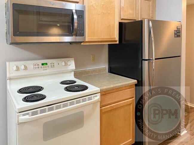 Building Photo - HUGE 2 Bed 1 Bath Cornhusker Creek