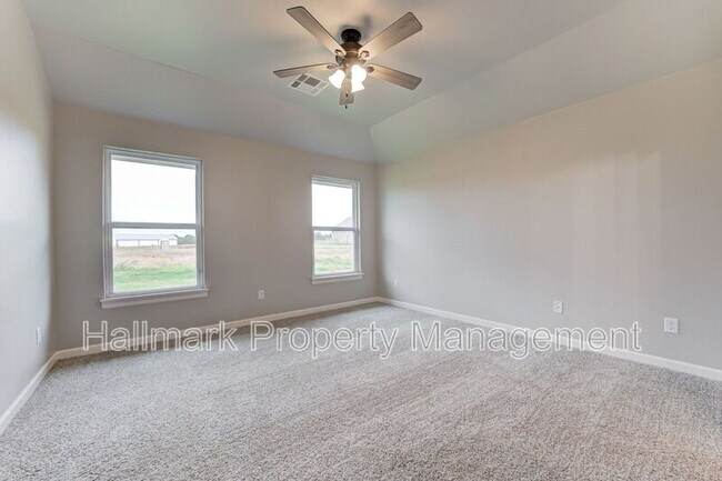 Building Photo - 560 Hackberry Ln