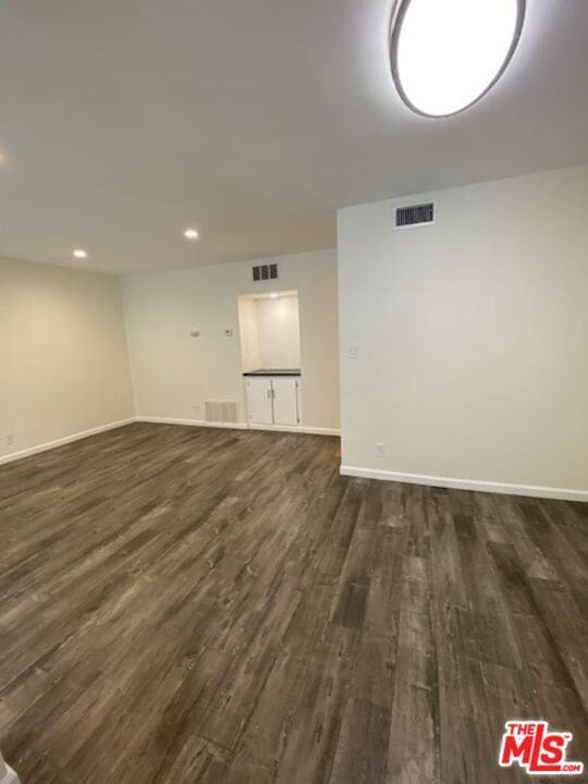 Building Photo - 7045 Hawthorn Ave