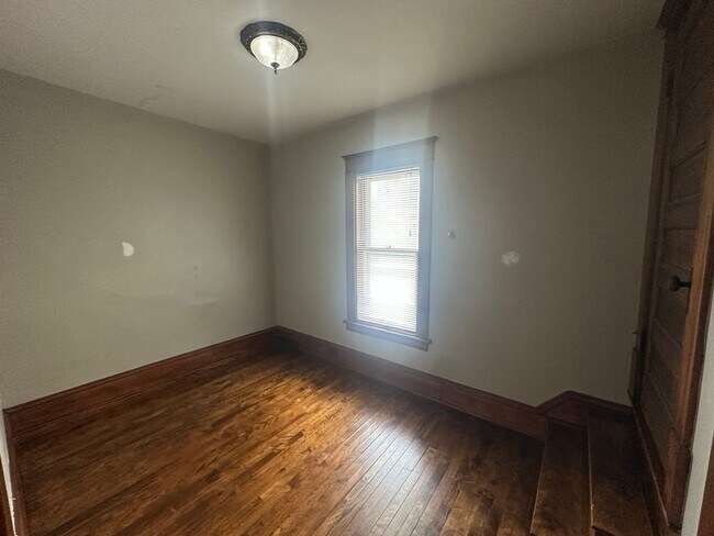 Building Photo - Beautifully Preserved 4 Bed | 2 Bath House in Saint Paul