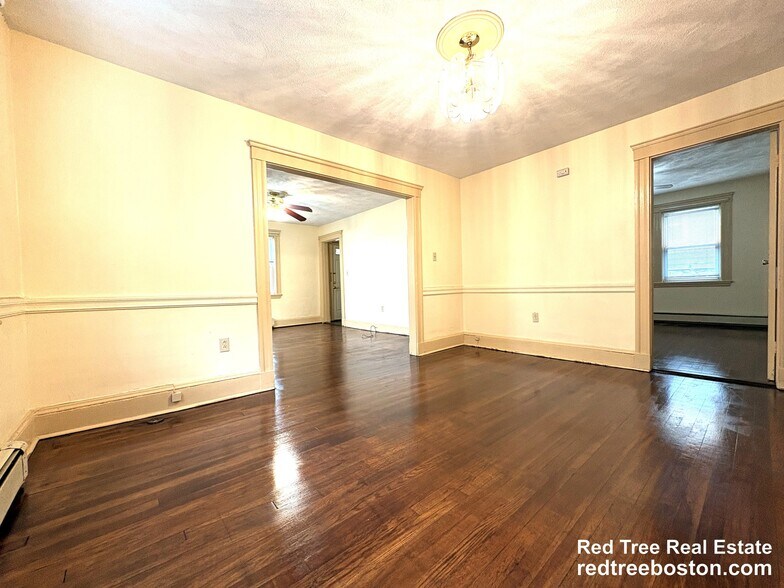 Building Photo - 595 Fellsway W