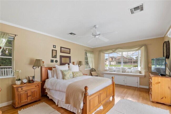 Building Photo - Beautiful home in quiet neighborhood